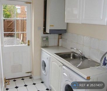 1 bedroom in a house share to rent - Photo 1