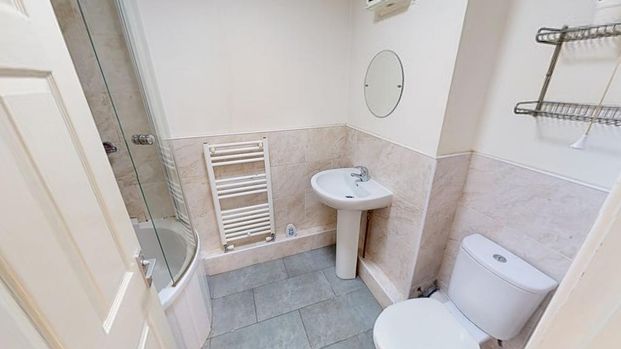 2 bedroom flat to rent - Photo 1