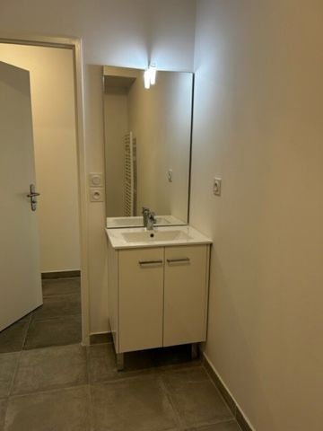 Location Appartement 2 pièces 47m² ORLEANS 45100 - Photo 2