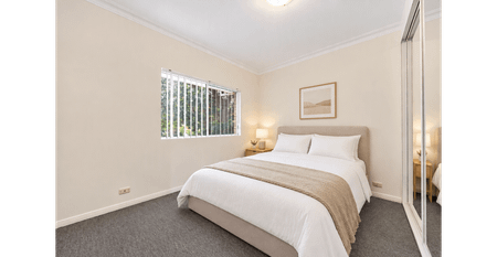 Three Bedroom Top Floor Duplex - Photo 3