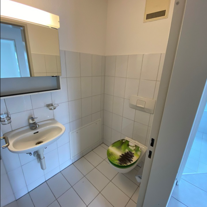 Zu vermieten per sofort oder nach Vereinbarung frisch renovierte 3.5 Zi-Wohnung mit 2 Balkone - Foto 1