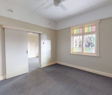 Charming 2 Bedroom Home in a Convenient Location - Photo 4