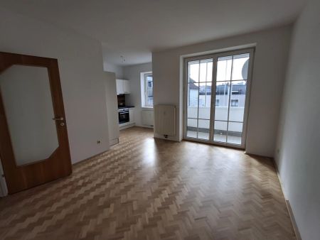 Gemütliche 2-Zimmer- Wohnung mit neu möblierter Küche und PKW-Tiefgaragenplatz in zentraler Lage in Ried - Foto 5