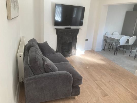 4 Bed Semi-Detached House, Nithsdale Road, L15 - Photo 1