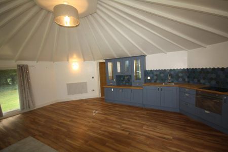 1 bedroom character property to rent - Photo 4