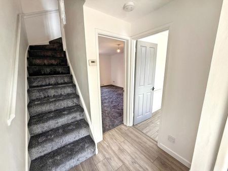 3 bedroom terraced house to rent - Photo 3