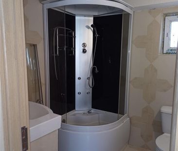 Casa si pentru cazare muncitori in zona parcului industrial - Fotografie 4