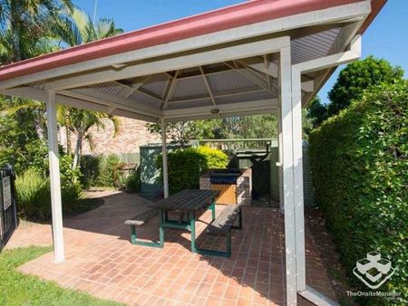 Fully Furnished 3 Bedroom Townhouse in Sunnybank - Photo 2