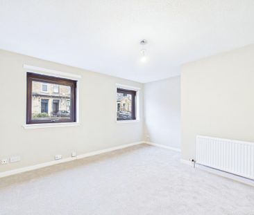 2 bedroom ground floor flat to rent - Photo 3