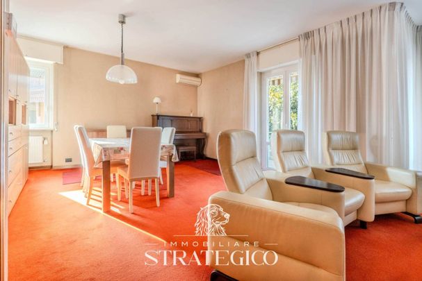 Appartamento via 2 Giugno 43, Centro, Arona - Foto 1