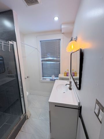 For Lease - 94 Park Road Unit# Main Level, Oshawa, Ontario - Photo 4