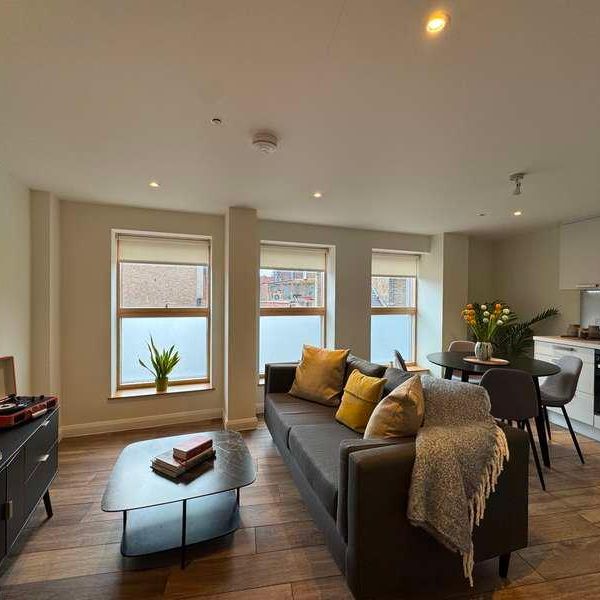 Queen Street, Maidenhead, Berkshire, SL6 - Photo 1