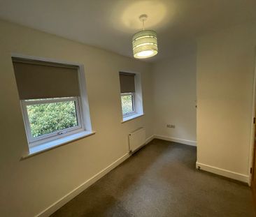 2 bedroom End Terraced House to let - Photo 4