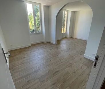 Location Appartement 2 pièces 49m² ST LAURENT DU VAR 06700 - Photo 2