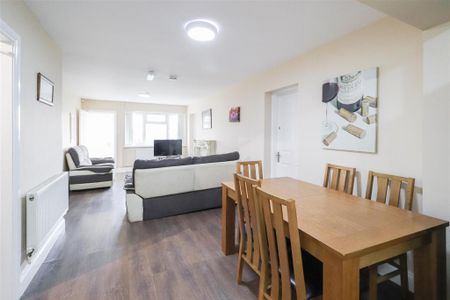 1 bedroom in a house share to rent - Photo 5