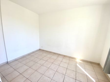 Location Appartement 2 pièces 42m² HYERES 83400 - Photo 2