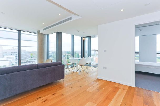 A 2 bedroom apartment set in the iconic Eighty Eight Wood Lane development in the heart of White City - Photo 1