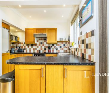 3 bedroom house to rent Harrington Road, SE25 - Photo 2