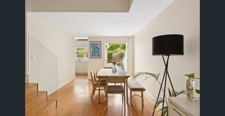 Renovated peninsula townhouse between village & harbour - Photo 5