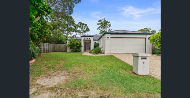 Spacious Family Home in Central Pelican Waters - Photo 1