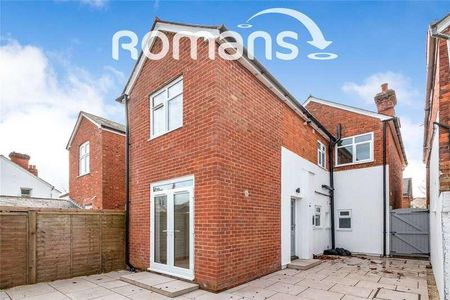 Windsor Road, Farnborough, GU14 - Photo 2