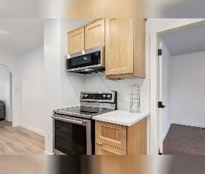 3 Bed 1 Bath Upper Suite Mount Pleasant Calgary - Photo 1