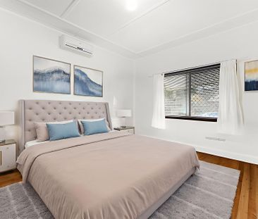 3 Beds Family House On A quiet Street Available Now ! ! ! - Photo 3