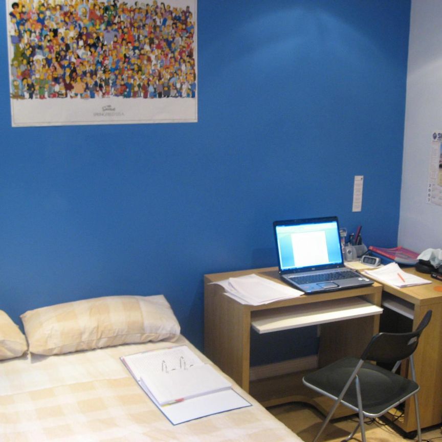 40 HYDE TERRACE Leeds - LS2 9LN - Photo 1