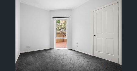 THREE-BEDROOM FAMILY HOME | GREAT LOCATION | LOW MAINTENANCE - Photo 4