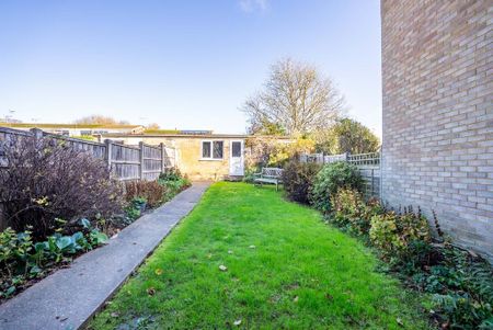 3 bedroom terraced house to rent - Photo 2