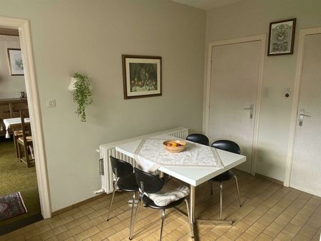 Zeer ruime woning met 4 à 5 slaapkamers in het centrum - Photo 5