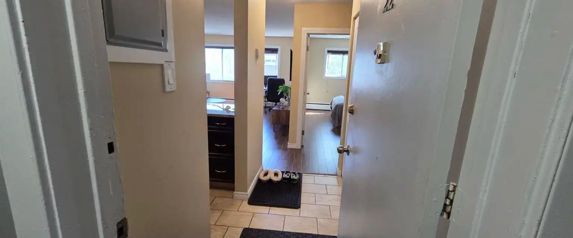 Town Manor — 1 Bed 1 Bath (Ground Floor) - Photo 1