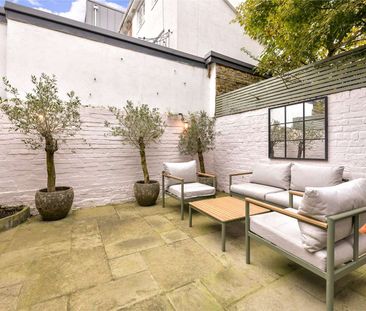 A stylish 4 bedroom family home close to Battersea Square - Photo 6