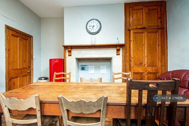 6 bedroom detached house to rent - Photo 1