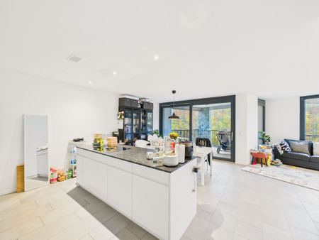 Unique 2.5-room apartment in Zurich with balcony and garage - Photo 3