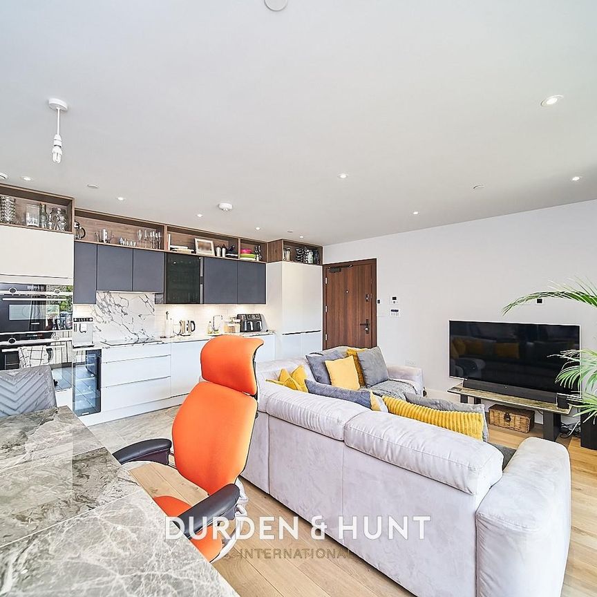 Chelmsford Road, Shenfield, Brentwood - Photo 1