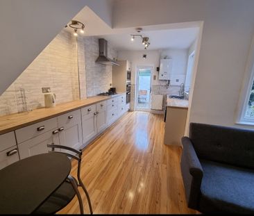 4 Bed Terraced House, Kempton Road, L15 - Photo 2