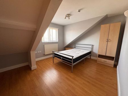 3 bedroom flat to rent - Photo 3