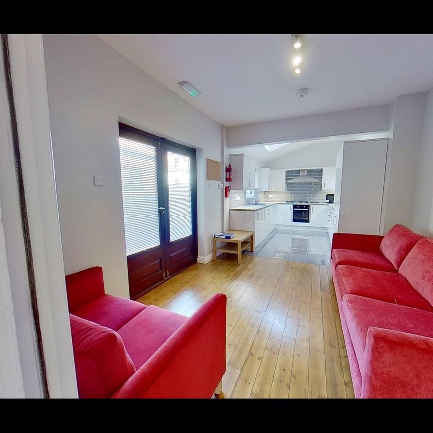 7 Bed Semi-Detached House, Bute Avenue, NG7 - Photo 1