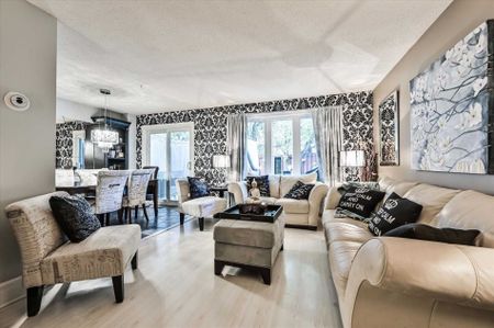 For Lease - 39 Barrington Crescent, Brampton, Ontario - Photo 2