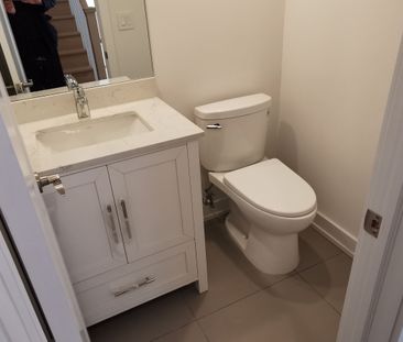 For Lease - 9 Carl Hill Lane, Richmond Hill, Ontario - Photo 5