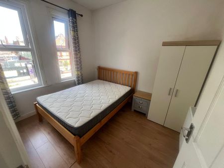 1 bedroom in a house share to rent - Photo 4