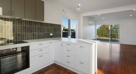 Character Home - Photo 3