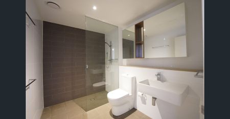 Spacious 1 Bedroom Apartment with Parking North Facing Top Floor - Photo 4