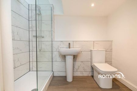 3 bedroom flat to rent - Photo 5