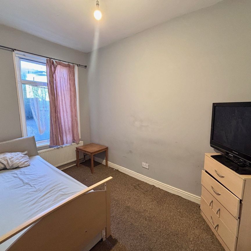 Sharp Street, Hull - Photo 1