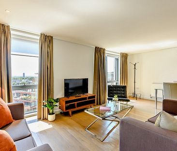 Luxury Two-Bedroom Apartment with Water Views in Paddington Basin, ... - Photo 2