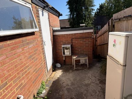 Studio Flat, Milton Road, LU1 - Photo 4