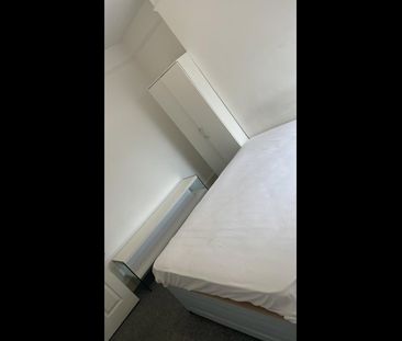 Room in a Shared House, Babington Road, NW4 - Photo 4