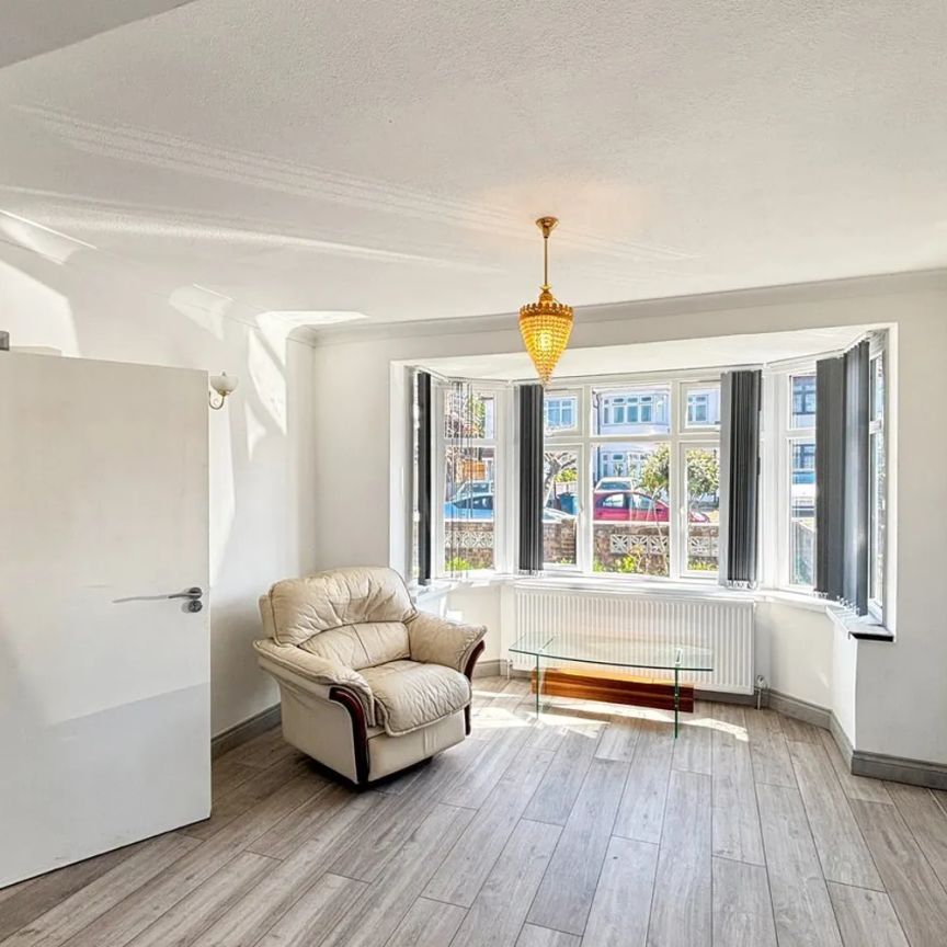 Shaldon Road, Edgware, HA8 - Photo 1